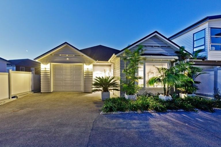 Photo of property in 25 Turutu Place, Long Bay, Auckland, 0630