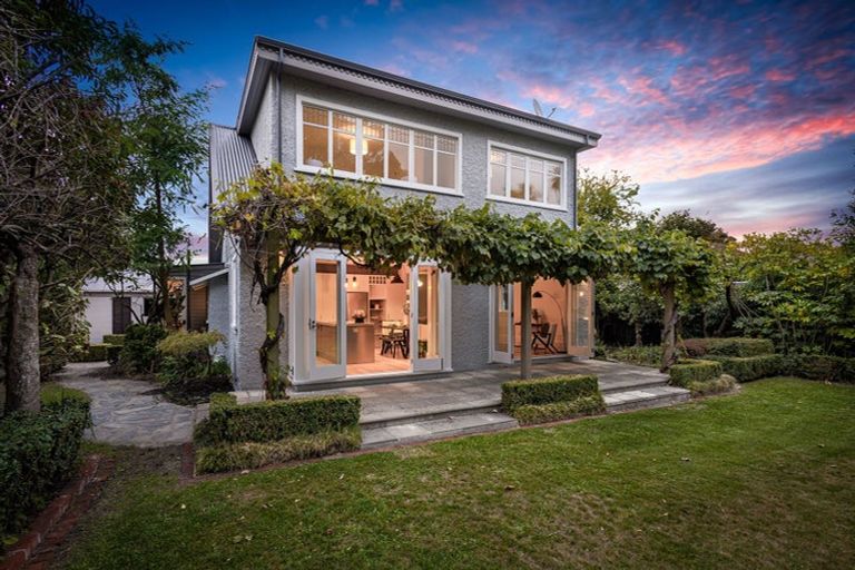 Photo of property in 166 Fendalton Road, Fendalton, Christchurch, 8052
