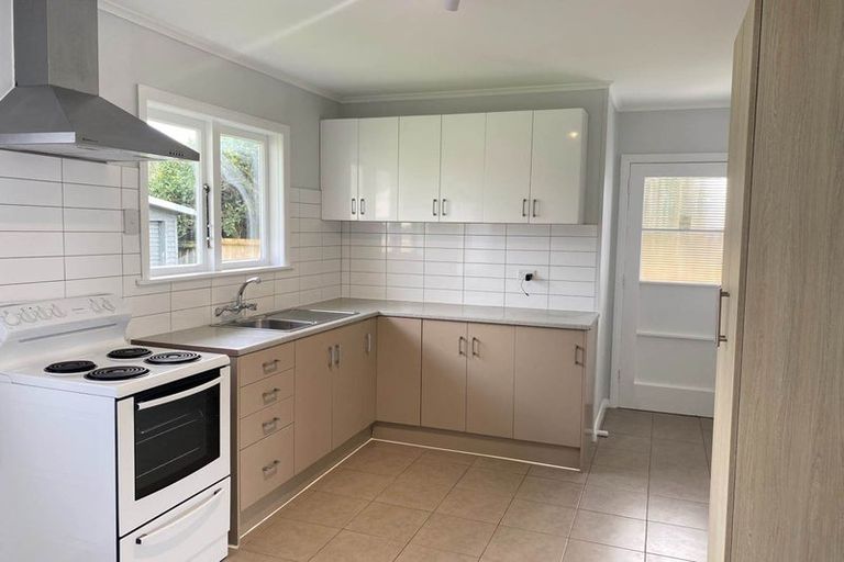 Photo of property in 13 Sutton Crescent, Papakura, 2110