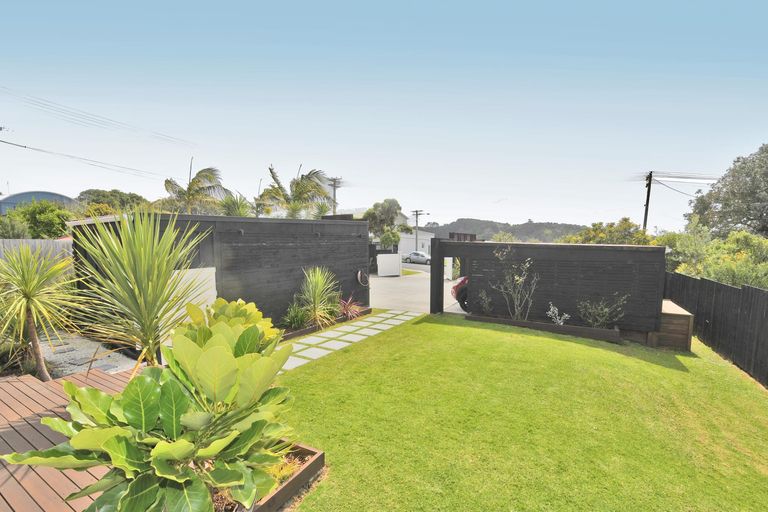 Photo of property in 12 Totara Road, Leigh, 0985