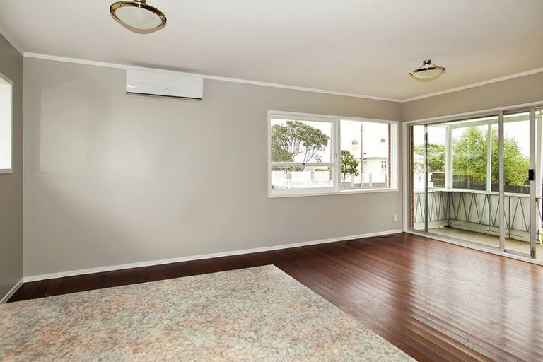 Photo of property in 1/134 Calliope Road, Stanley Point, Auckland, 0624