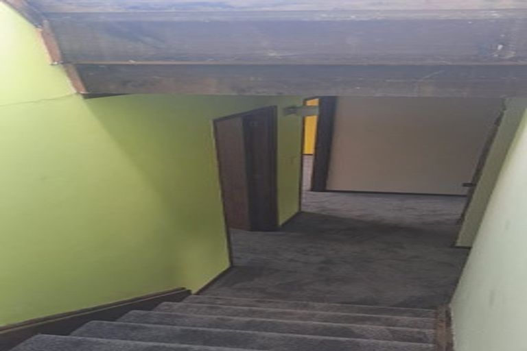 Photo of property in 2/21 Malters Place, Browns Bay, Auckland, 0630