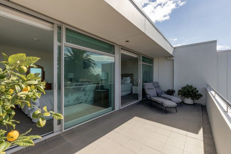 Photo of property in Palm Cove Apartments, 302/6 Tawa Street, Mount Maunganui, 3116