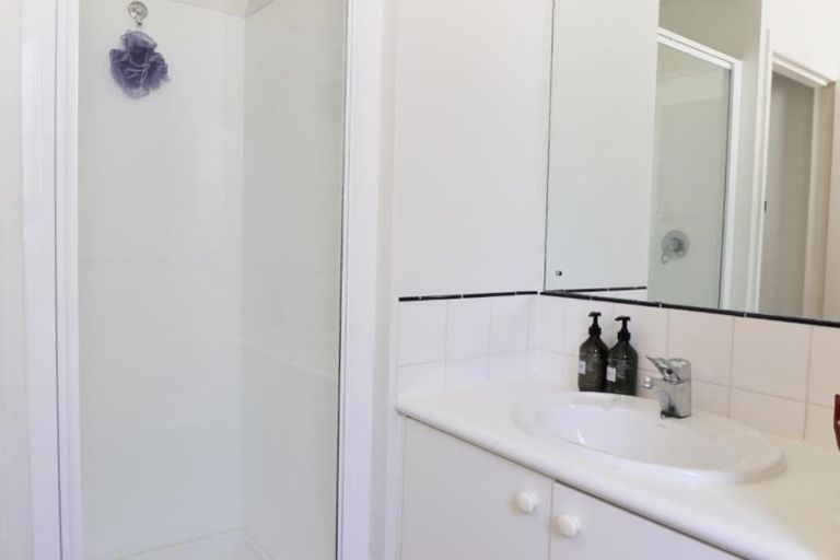 Photo of property in 95 Stanley Point Road, Stanley Point, Auckland, 0624