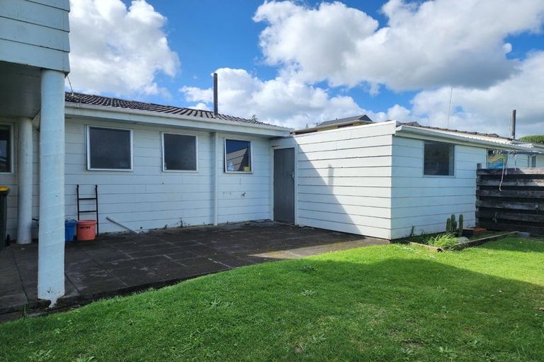 Photo of property in 12 Pitcairn Street, Oakura, 4314