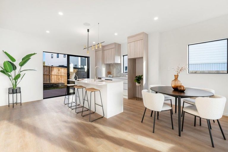 Photo of property in 52b Crestview Rise, Papakura, 2110