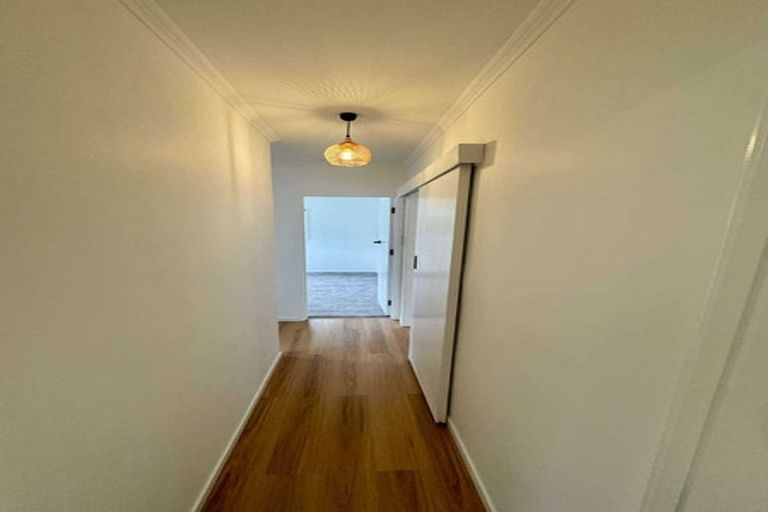 Photo of property in 3 Hartley Terrace, Massey, Auckland, 0614