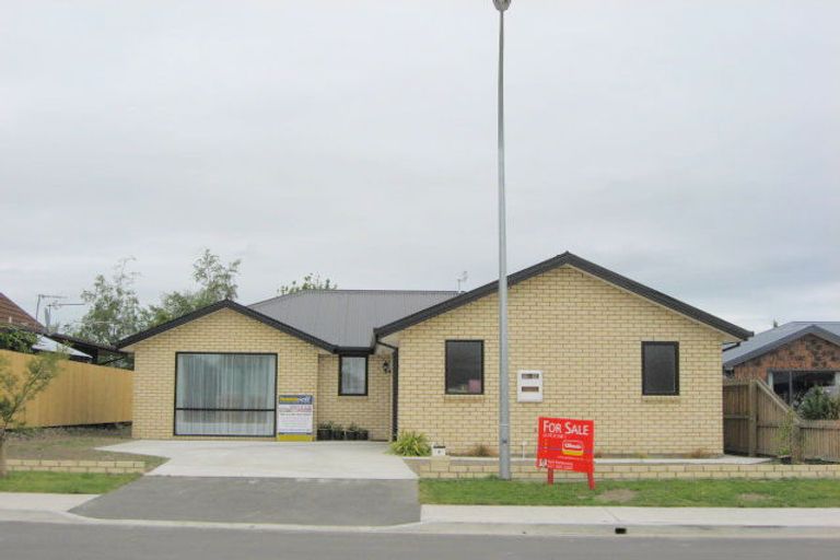 Photo of property in 8 Kowhai Avenue, Rangiora, 7400