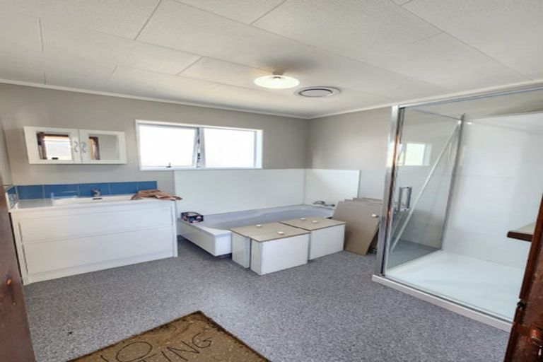 Photo of property in 40 Farquhar Road, Glendene, Auckland, 0602