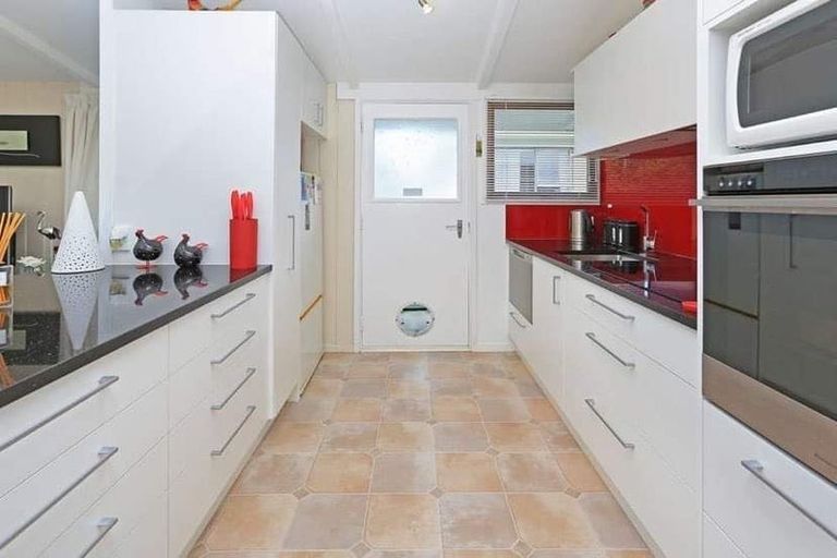 Photo of property in 2/57 Meadway, Sunnyhills, Auckland, 2010