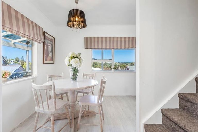 Photo of property in 27 Springtime Crescent, Stanmore Bay, Whangaparaoa, 0932