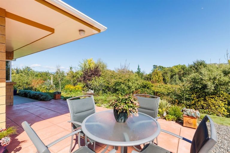 Photo of property in 24 La Lena Grove, Fitzherbert, Palmerston North, 4410