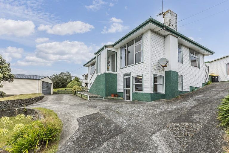 Photo of property in 45 Hiwi Crescent, Titahi Bay, Porirua, 5022