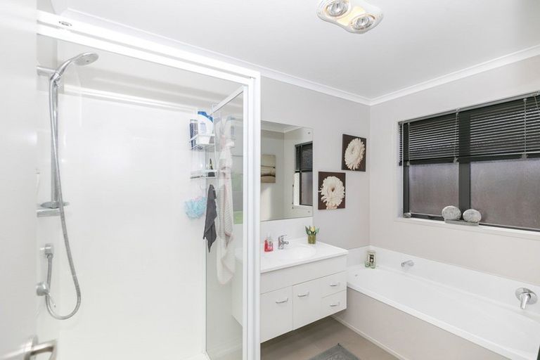 Photo of property in 16 Evergreen Rise, Grandview Heights, Hamilton, 3200