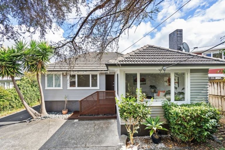 Photo of property in 968 East Coast Road, Northcross, Auckland, 0632