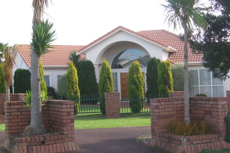 Photo of property in 2 Connemara Court, West Harbour, Auckland, 0618