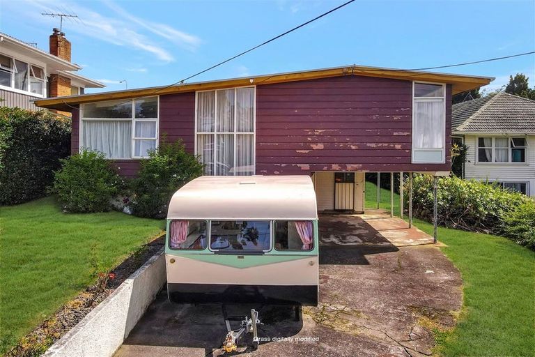 Photo of property in 6 Alwyn Avenue, Te Atatu South, Auckland, 0610