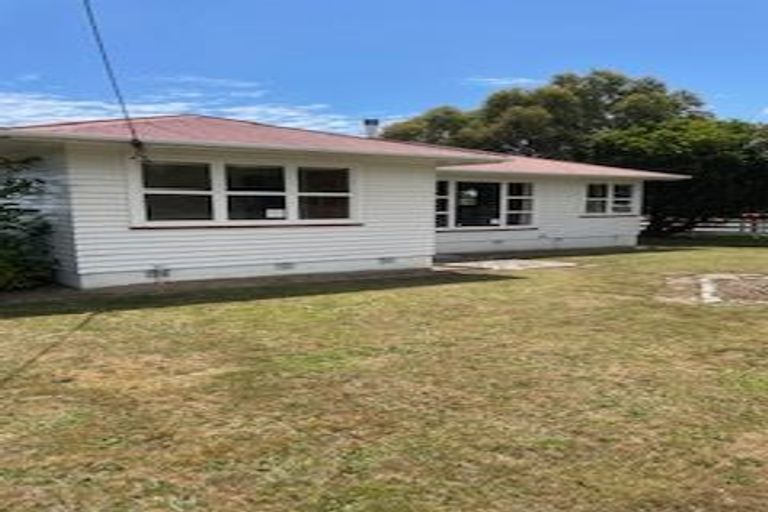 Photo of property in 1 Marsden Terrace, Ohau, Levin, 5570