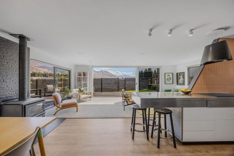 Photo of property in 13 Aeolus Place, Wanaka, 9305