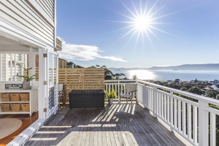 Photo of property in 74 Tio Tio Road, Seatoun, Wellington, 6022