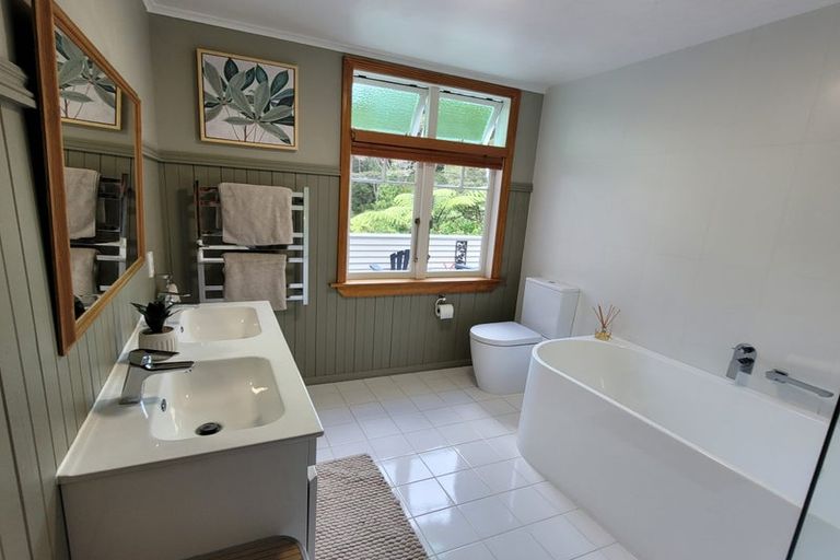 Photo of property in 47 Rimu Road, Oratia, Auckland, 0604