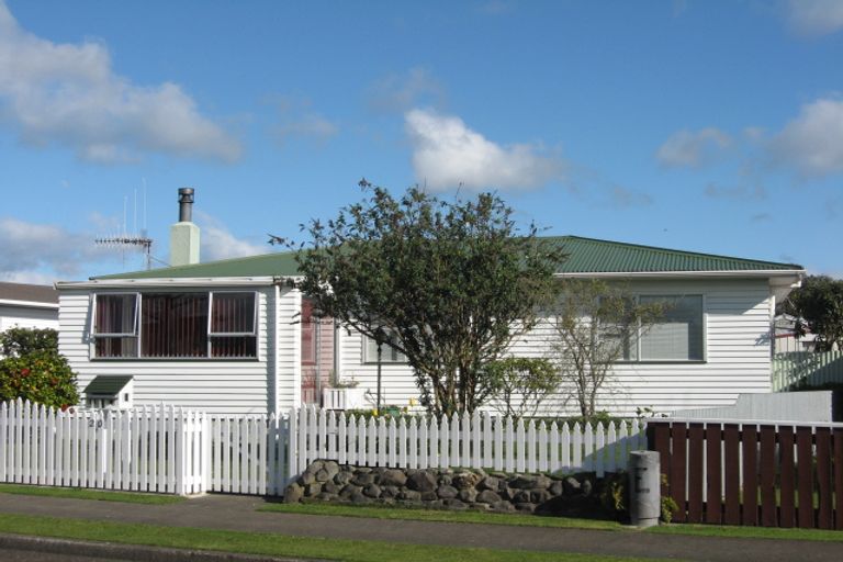 Photo of property in 20 Stirling Street, Levin, 5510