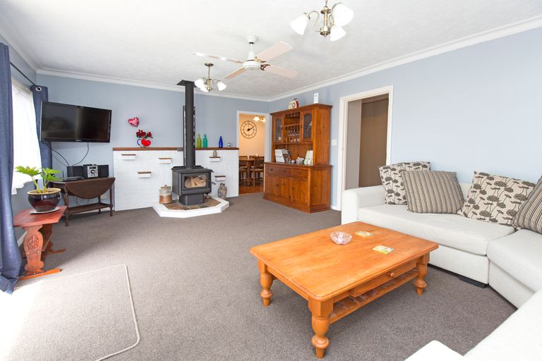 Photo of property in 1/680 Whangaparaoa Road, Stanmore Bay, Whangaparaoa, 0932