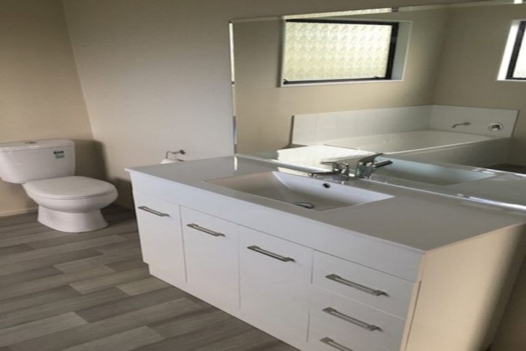 Photo of property in 1/13 Naviti Place, Browns Bay, Auckland, 0630