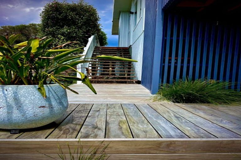 Photo of property in 21 Tindalls Bay Road, Tindalls Beach, Whangaparaoa, 0930