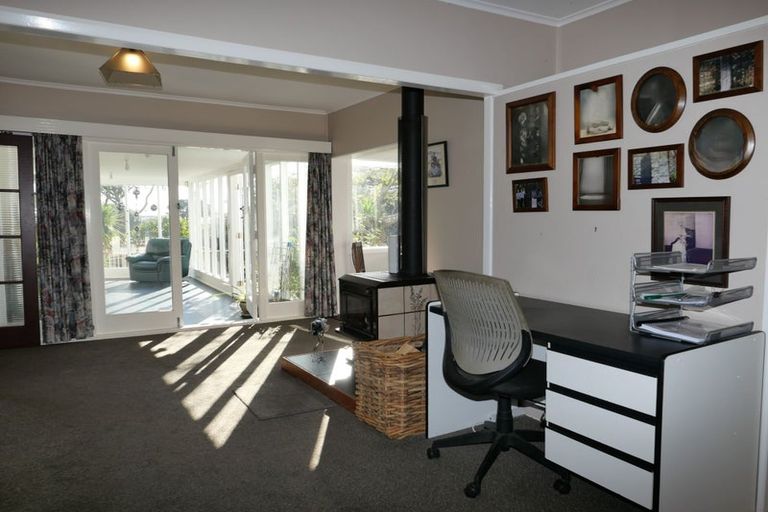 Photo of property in 75 Seaview Road, Paraparaumu Beach, Paraparaumu, 5032