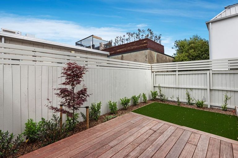 Photo of property in 4/186 Edgeware Road, Edgeware, Christchurch, 8013