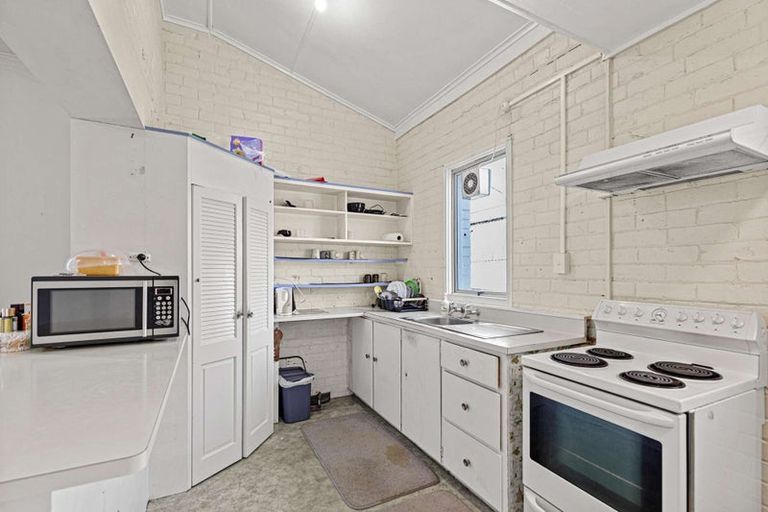 Photo of property in 624 Featherston Street, Roslyn, Palmerston North, 4414