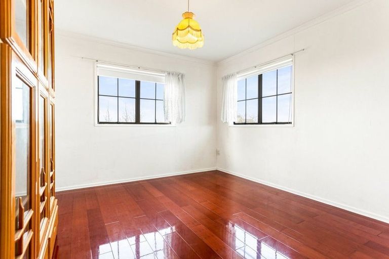 Photo of property in 14 Renoir Street, West Harbour, Auckland, 0618