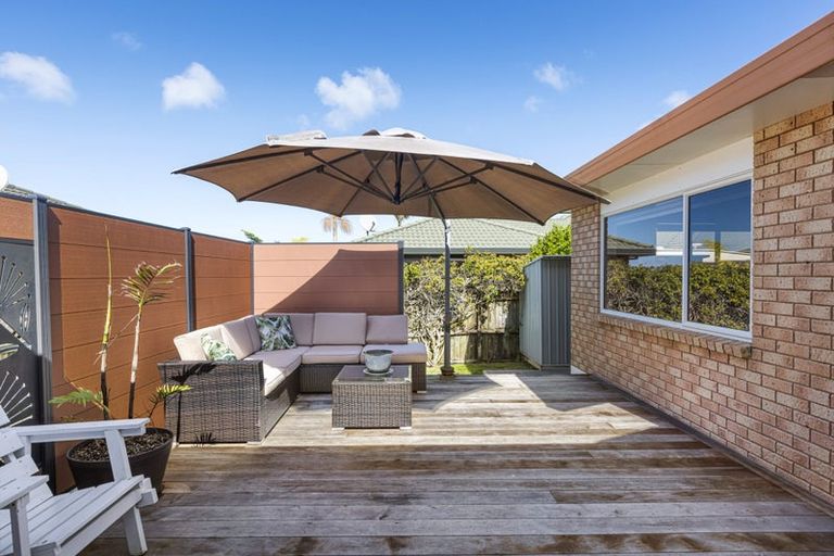 Photo of property in 15 Kath Hopper Drive, Orewa, 0931