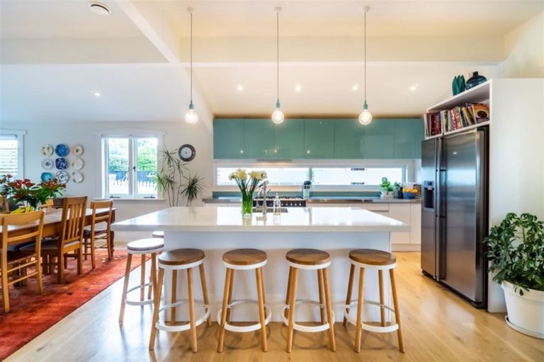 Photo of property in 27 Merani Street, Narrow Neck, Auckland, 0622