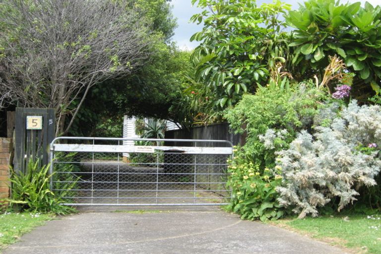 Photo of property in 5 Coronation Road, Mangere Bridge, Auckland, 2022
