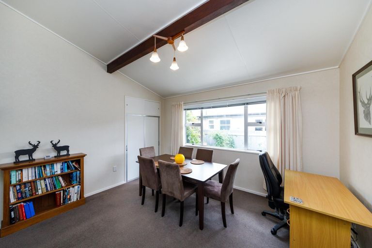 Photo of property in 20 Westhaven Grove, Takaro, Palmerston North, 4412