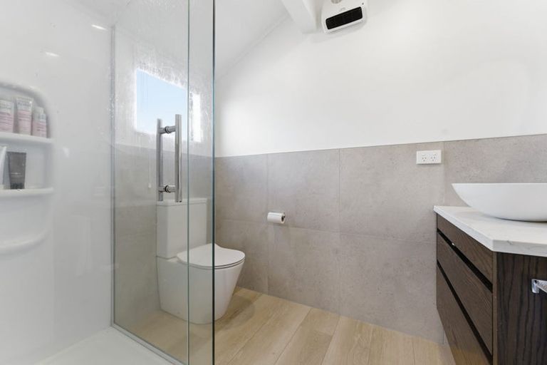 Photo of property in 2/11 Seaview Road, Castor Bay, Auckland, 0620