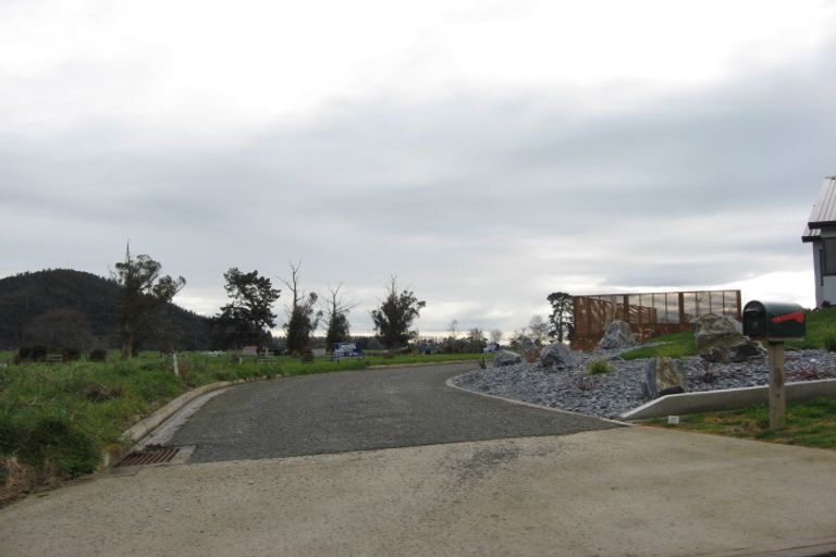 Photo of property in 17 Arapeta Place, Takaka, 7110