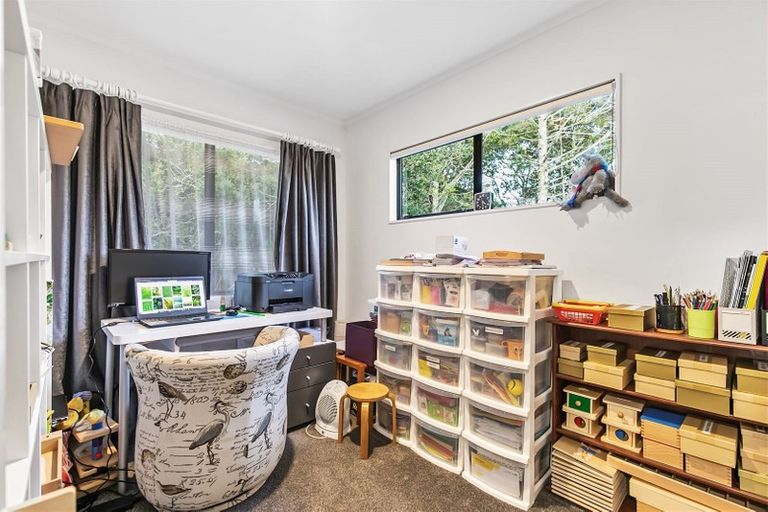 Photo of property in 2/19 Fernwood Grove, Bayview, Auckland, 0629