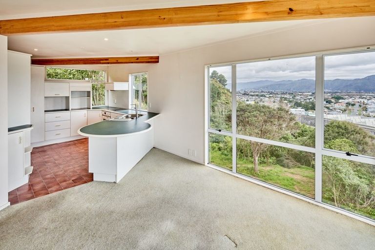Photo of property in 20 Magnolia Grove, Maungaraki, Lower Hutt, 5010