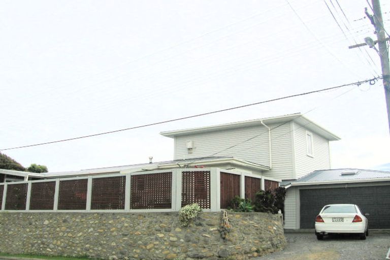 Photo of property in 108 Seaview Road, Paraparaumu Beach, Paraparaumu, 5032
