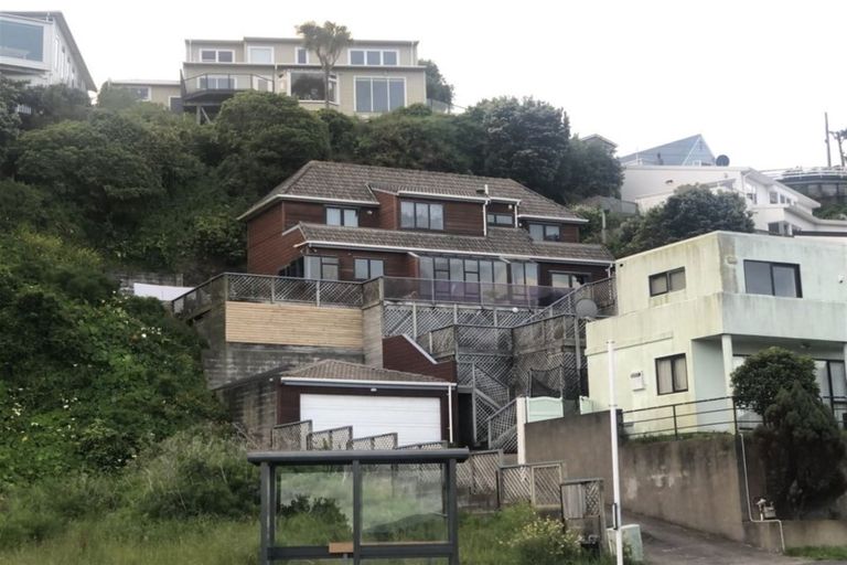 Photo of property in 1/382 Evans Bay Parade, Hataitai, Wellington, 6021