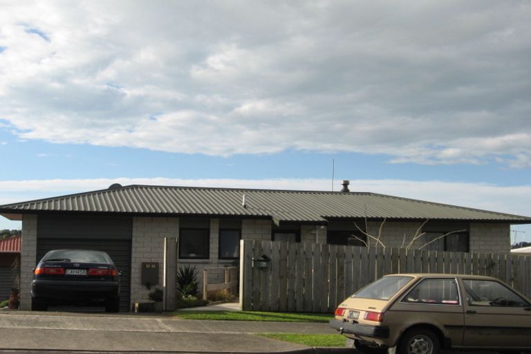 Photo of property in 8a Te Arawa Place, Welcome Bay, Tauranga, 3112