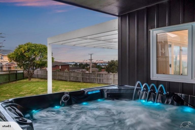 Photo of property in 1 Lemon Grove Avenue, Otumoetai, Tauranga, 3110