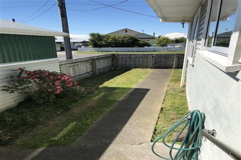 Photo of property in 21 Mako Mako Road, Levin, 5510