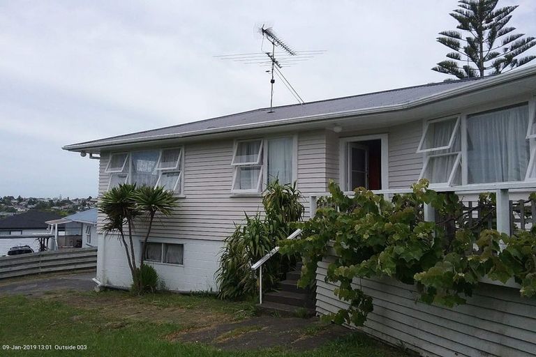 Photo of property in 32 Bruce Road, Glenfield, Auckland, 0629