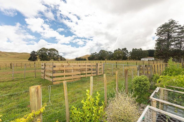 Photo of property in 881 Cowper Road, Dannevirke, 4976