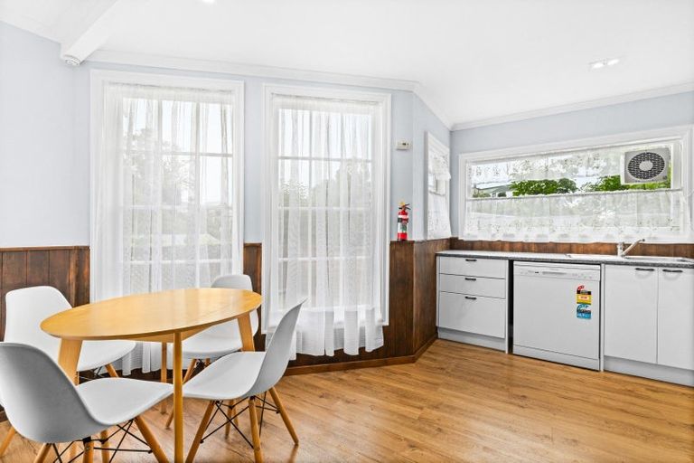 Photo of property in 32 Milton Road, Bluff Hill, Napier, 4110