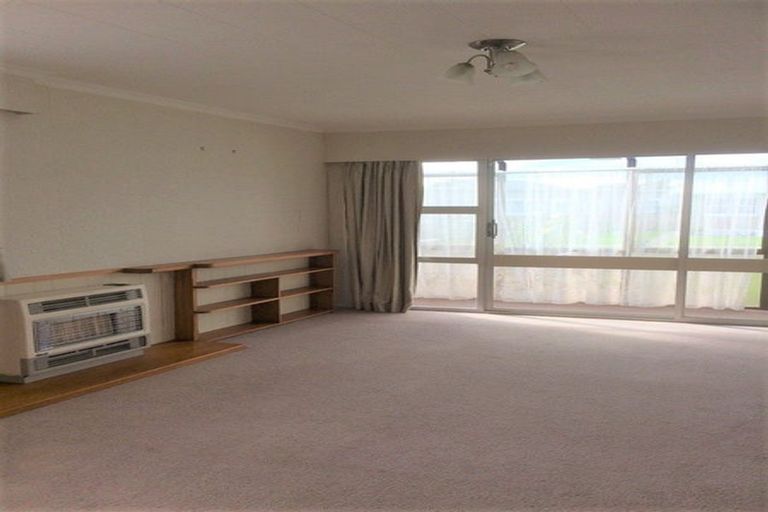 Photo of property in 40 Karaka Crescent, Levin, 5510
